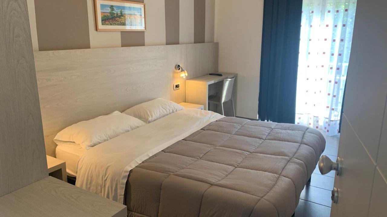 Hotel Abamar リミニ エクステリア 写真